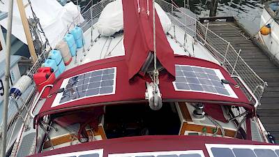 Can an 800 Watt Solar Array Help Power My Electric Boat?